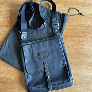 Vintage TUMI Alpha Gallup Flap Crossbody Top Zip Travel Bag